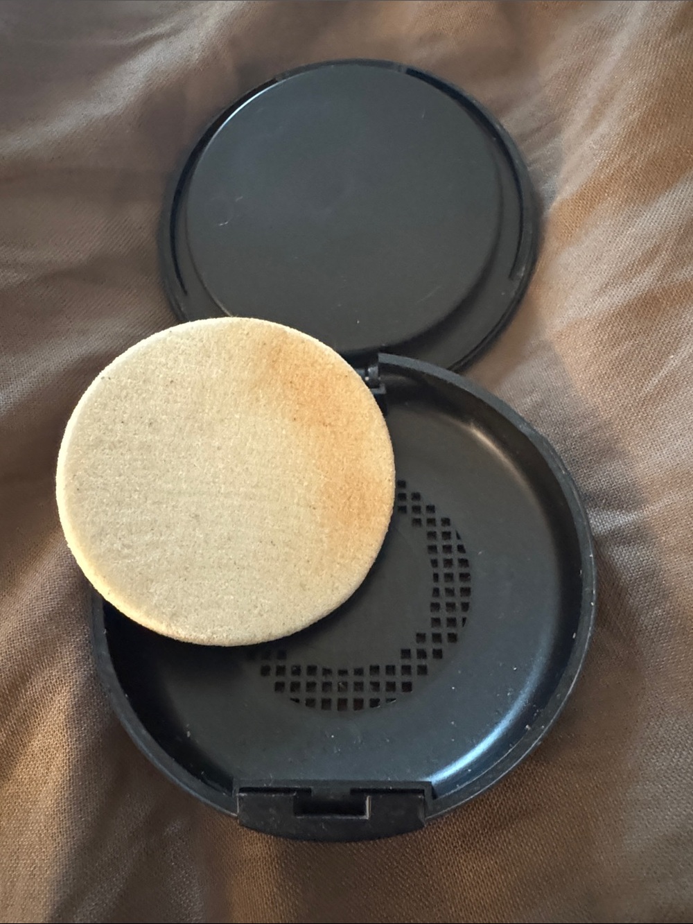MAC Cosmetics Studio Fix Compact - Black- NW20 - Picture 4 of 4